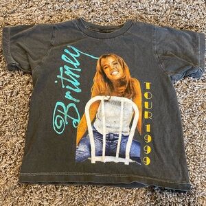 Like new Sz 5-6 Girls Britney Spears Concert Tshirt. Perfect retro band tee.